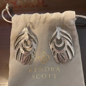 Kendra Scott Jewelry - Kendra Scott Karina feather earrings EUC Kendra Scott Jewelry - Kendra Scott Karina feather earrings EUC